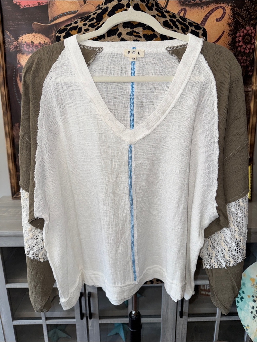 POL White & Cocoa V-Neck Raglan Top - Women's Medium